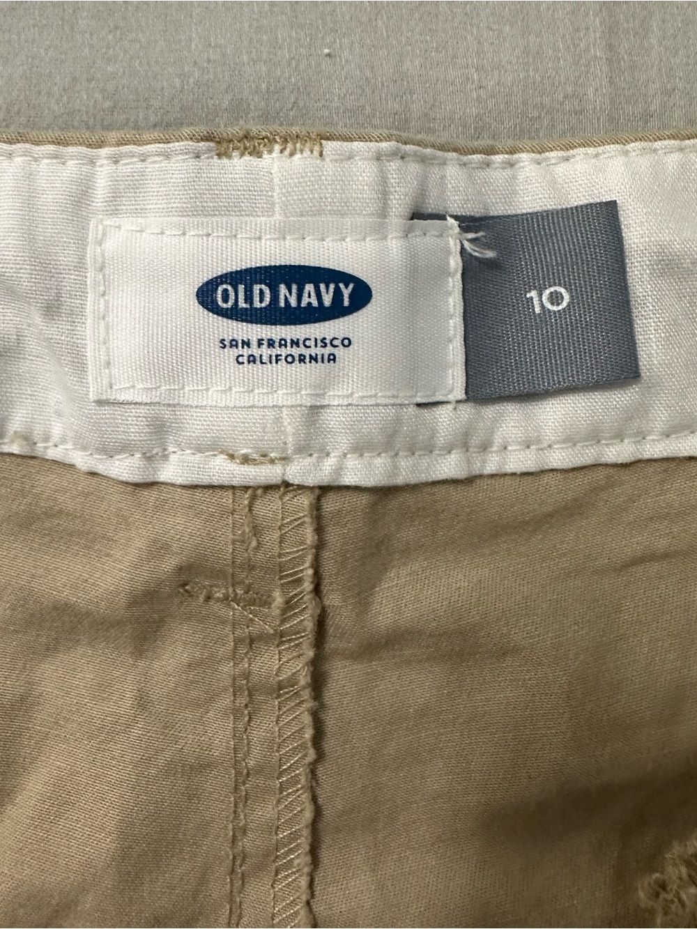 Old Navy Women's Chino Shorts Size 10 Khaki Beige 5" Inseam Everyday Flat Front - Picture 3 of 7